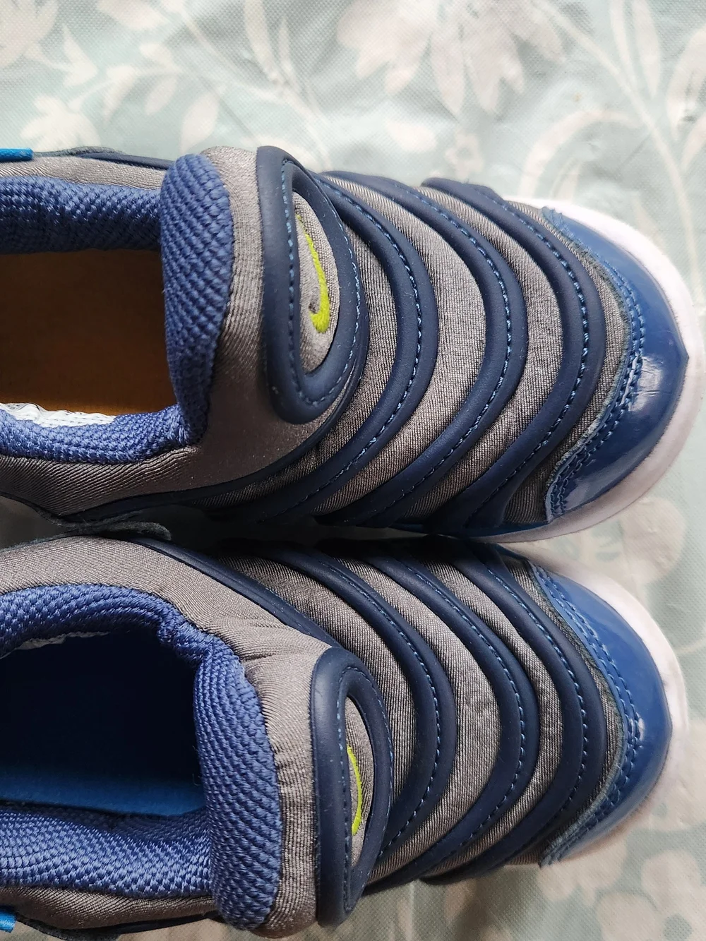 Nike dynamo free  9c Kids' Blue and Gray Slip-On Sneakers with Lime Swoosh